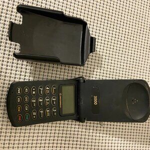 BLACK MOTOROLA STARTAC 3000 VINTAGE FLIP FLOP CELL PHONE